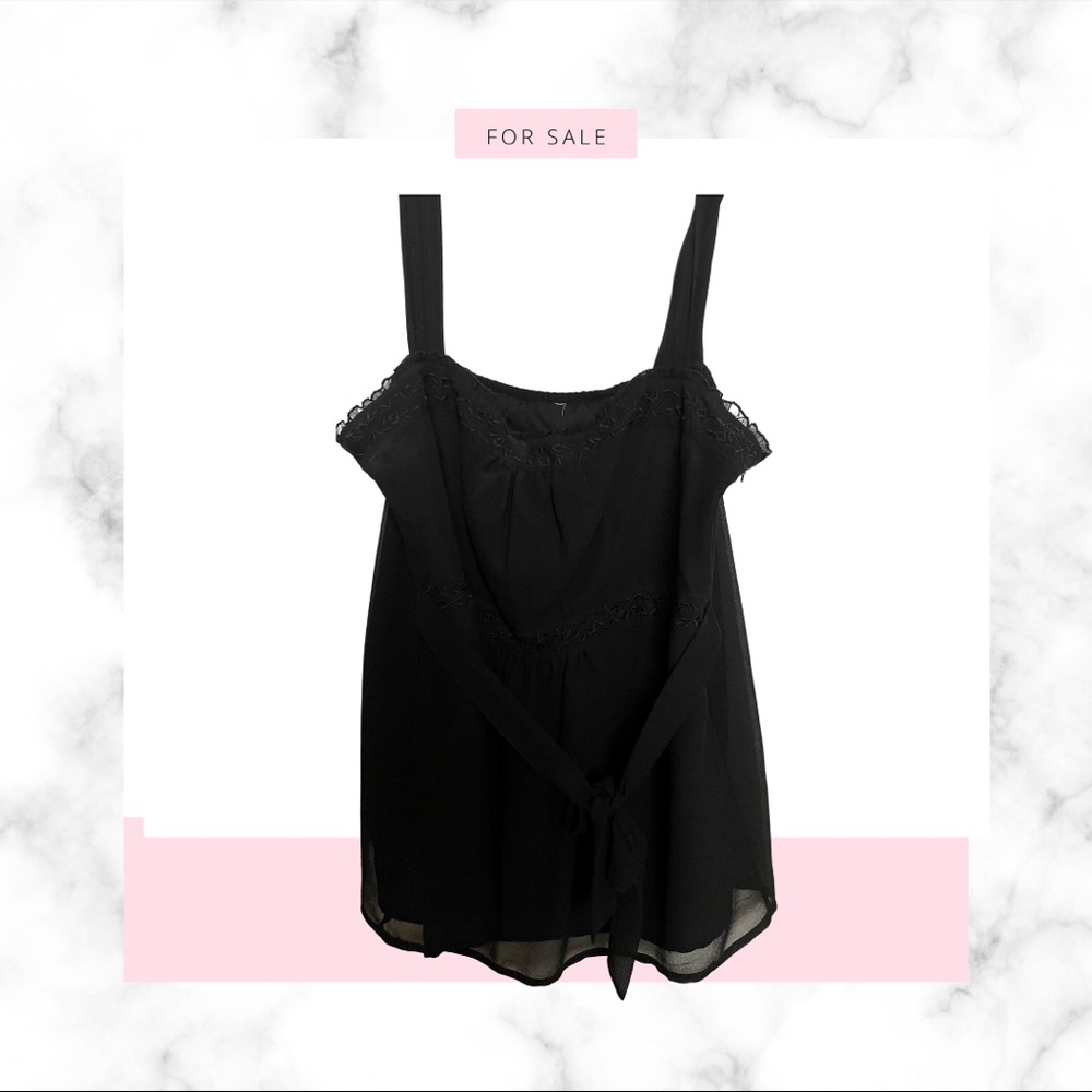 Babydoll style sleeveless top.